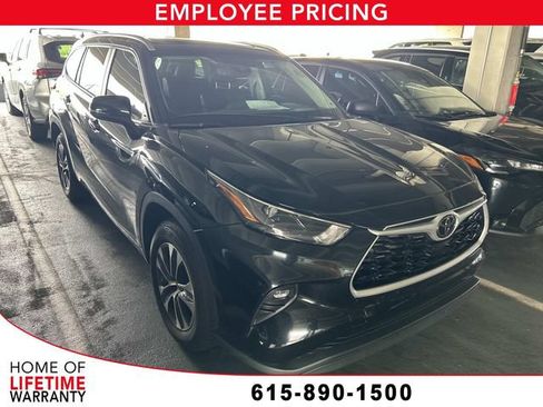 Used 2023 Toyota Highlander XLE FWD image 1