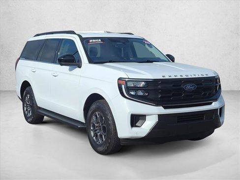 Certified 2025 Ford Expedition Active RWD image 3