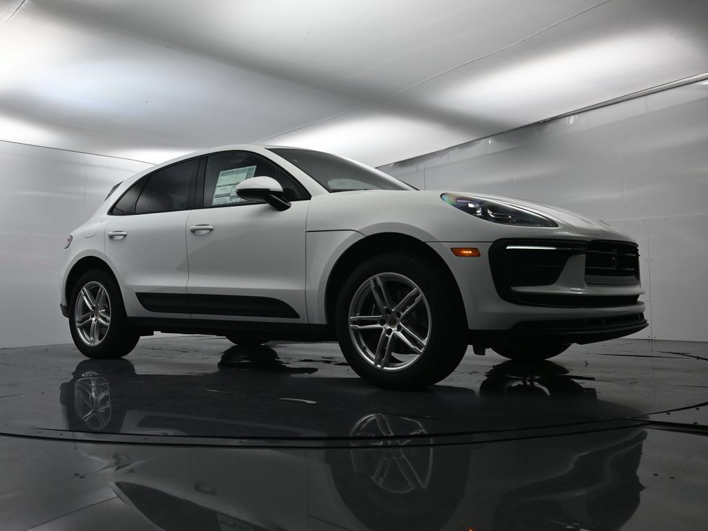 Certified 2025 Porsche Macan AWD/4WD image 54