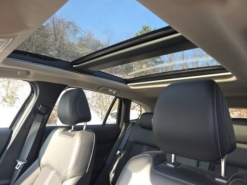 Used 2024 MAZDA CX-50 AWD 2.5 S w/ Premium Package image 18