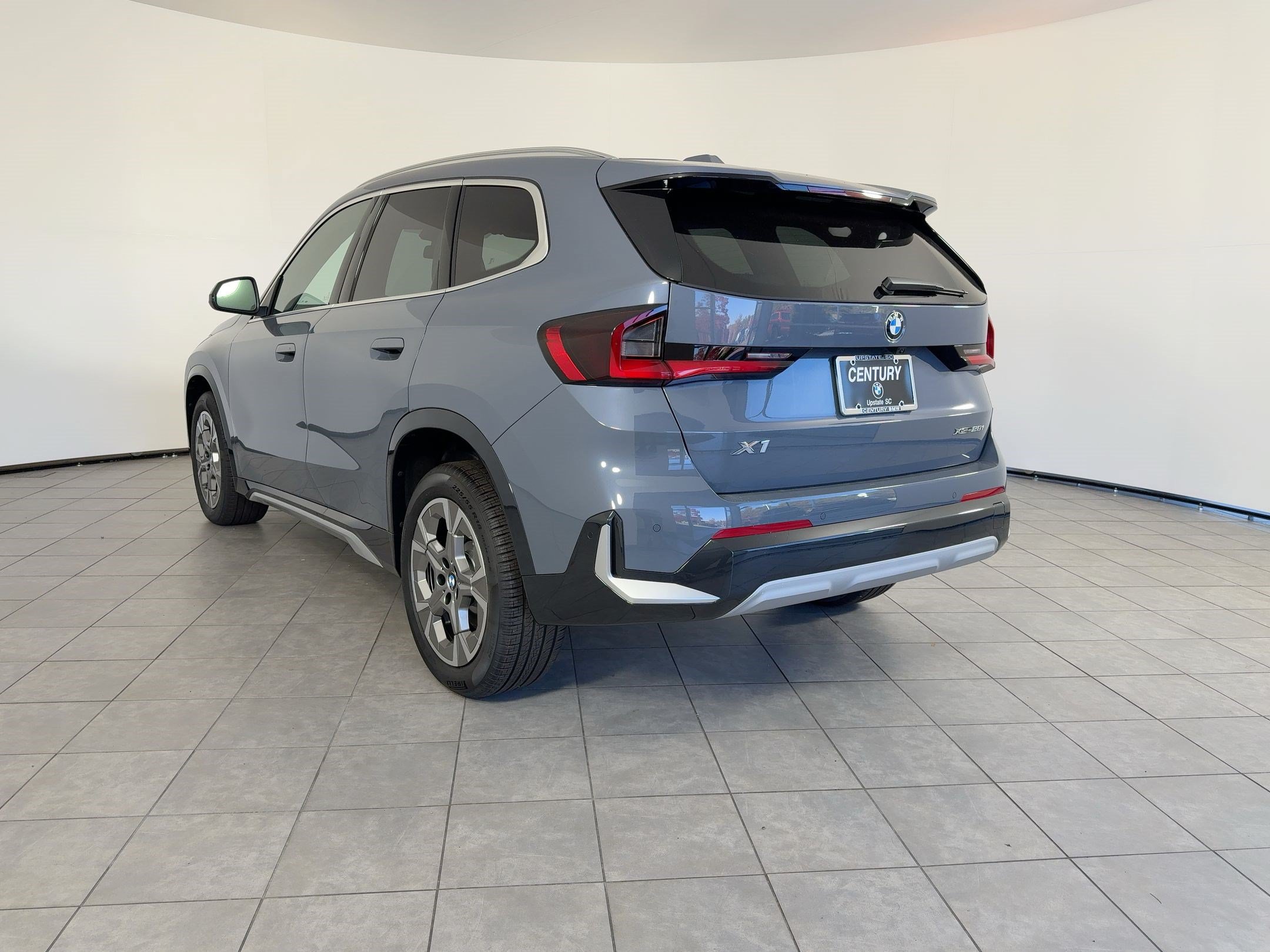 Used 2026 BMW X1 xDrive28i w/ Convenience Package AWD/4WD image 3