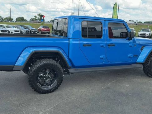 Used 2025 Jeep Gladiator Sport AWD/4WD image 7