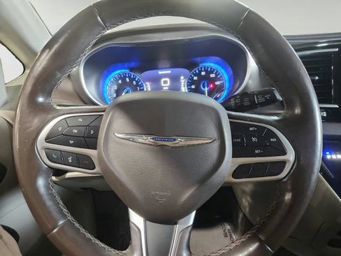 Used 2018 Chrysler Pacifica Touring-L Plus FWD image 13