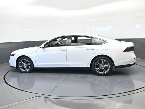Used 2023 Honda Accord EX image 3