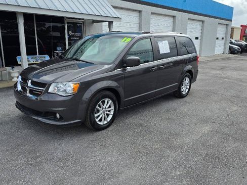Used 2019 Dodge Grand Caravan SXT FWD image 2