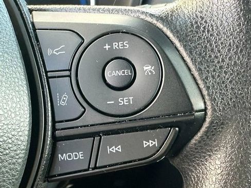 Used 2025 Toyota RAV4 XLE AWD/4WD image 23