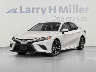 Used 2020 Toyota Camry SE w/ Blackout Package