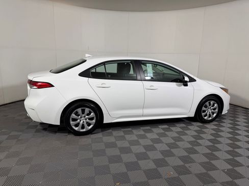 Used 2022 Toyota Corolla LE image 7