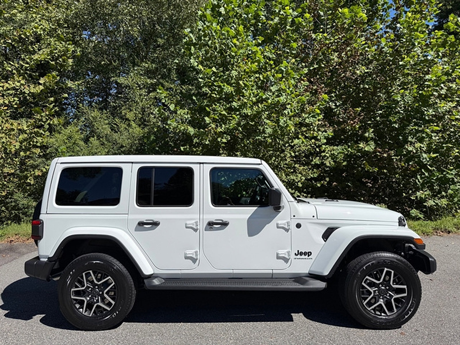 New 2027 Jeep Wrangler Unlimited Sahara AWD/4WD image 6