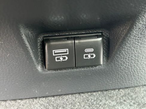 Used 2025 Toyota Camry SE FWD image 21