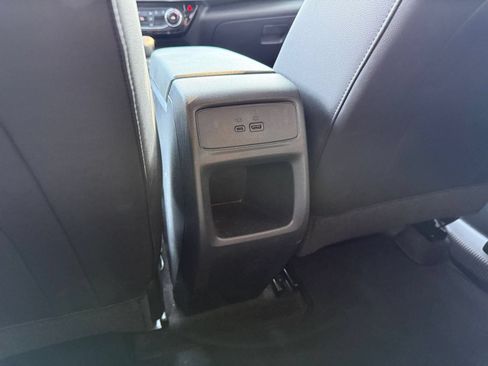 Used 2025 Chevrolet Trax LT FWD image 19