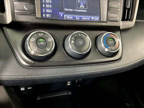 Used 2018 Toyota RAV4 LE w/ All Weather Liner Package FWD image 15