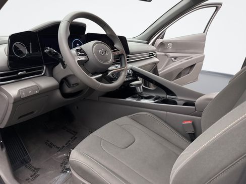 Used 2023 Hyundai Elantra SEL w/ Convenience Package FWD image 10