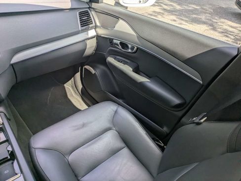 Certified 2025 Volvo XC90 B5 Core AWD/4WD image 17