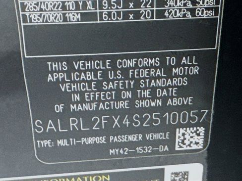 New 2025 Land Rover Discovery Dynamic SE image 32