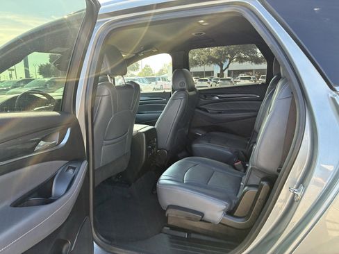 Used 2024 Buick Enclave Premium image 3