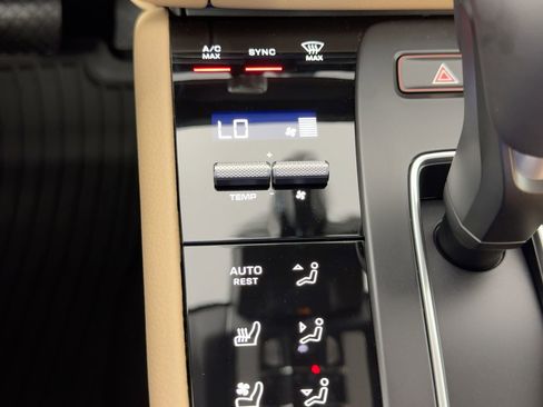 Used 2026 Porsche Macan image 19