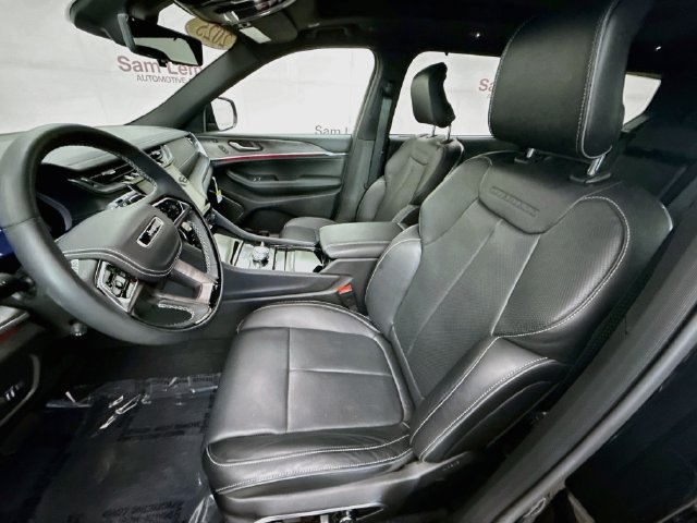 Used 2025 Jeep Grand Cherokee L Overland w/ Advanced Protech Group III AWD/4WD image 24