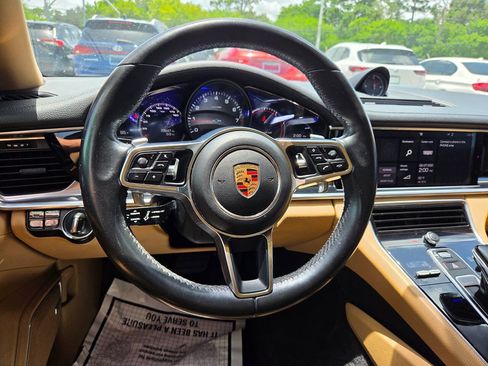 Used 2020 Porsche Panamera RWD image 24