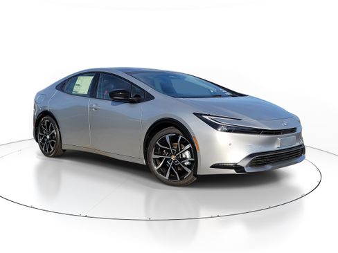 New 2026 Toyota Prius Plug-In Hybrid FWD image 1