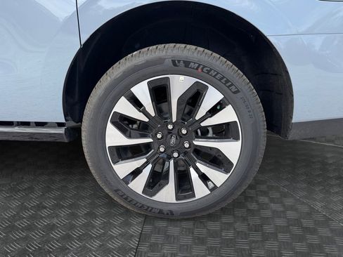 New 2025 Ford Expedition Max Platinum w/ Driver's Package image 17