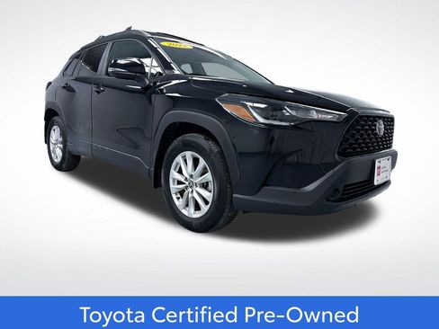 Certified 2022 Toyota Corolla Cross LE image 1