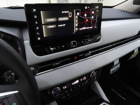 New 2025 Mitsubishi Outlander SE image 16