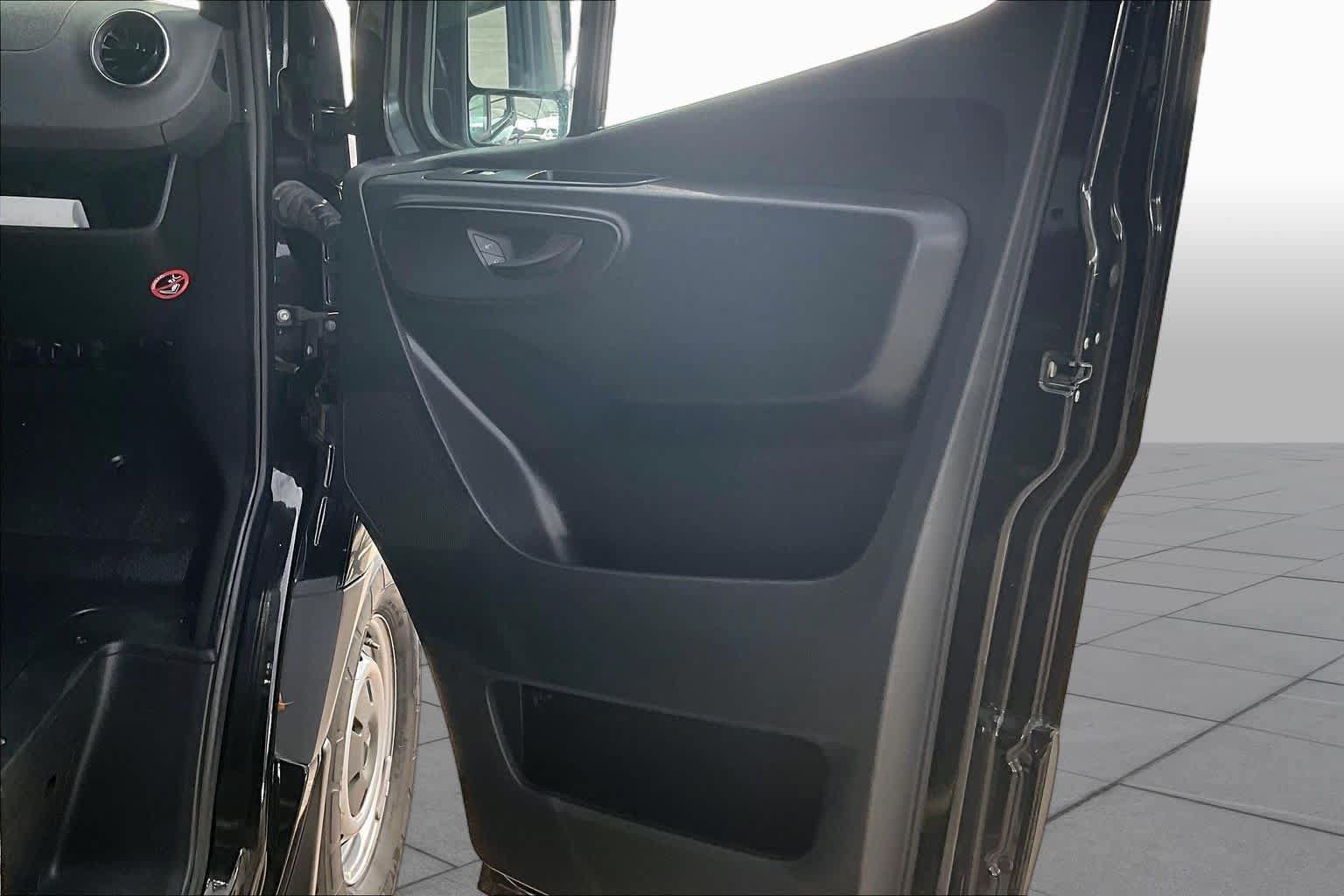 Used 2023 Mercedes-Benz Sprinter 1500 image 22