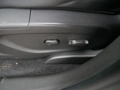 Used 2020 Chevrolet Trax LT w/ LT Convenience Package image 19