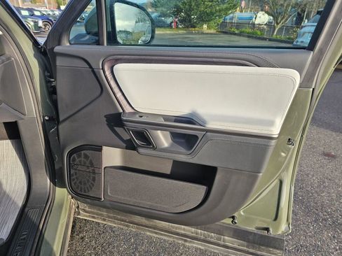 Used 2023 Rivian R1S Launch Edition image 11