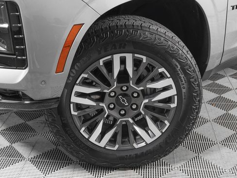 Used 2025 Chevrolet Tahoe Z71 AWD/4WD image 30