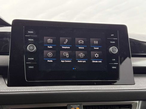 New 2026 Volkswagen Taos SE image 15