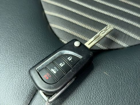 Used 2022 Toyota Camry SE w/ Cold Weather Package FWD image 35