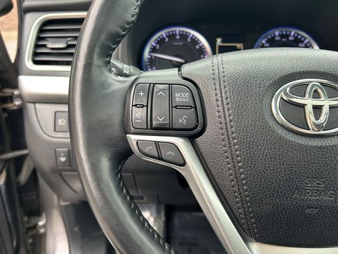 Used 2018 Toyota Highlander Limited Platinum image 14