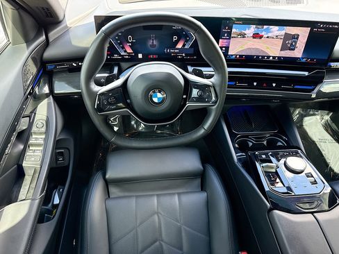 Used 2025 BMW 530i image 17