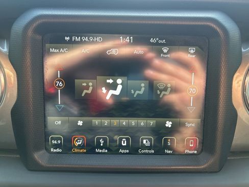 Used 2018 Jeep Wrangler Unlimited Sahara image 27