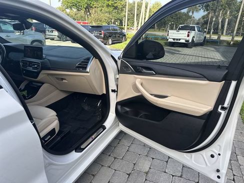 Used 2022 BMW X4 xDrive30i w/ M Sport Package AWD/4WD image 23