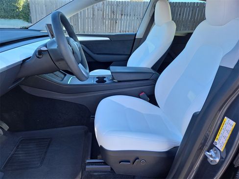 Used 2023 Tesla Model Y Long Range image 10