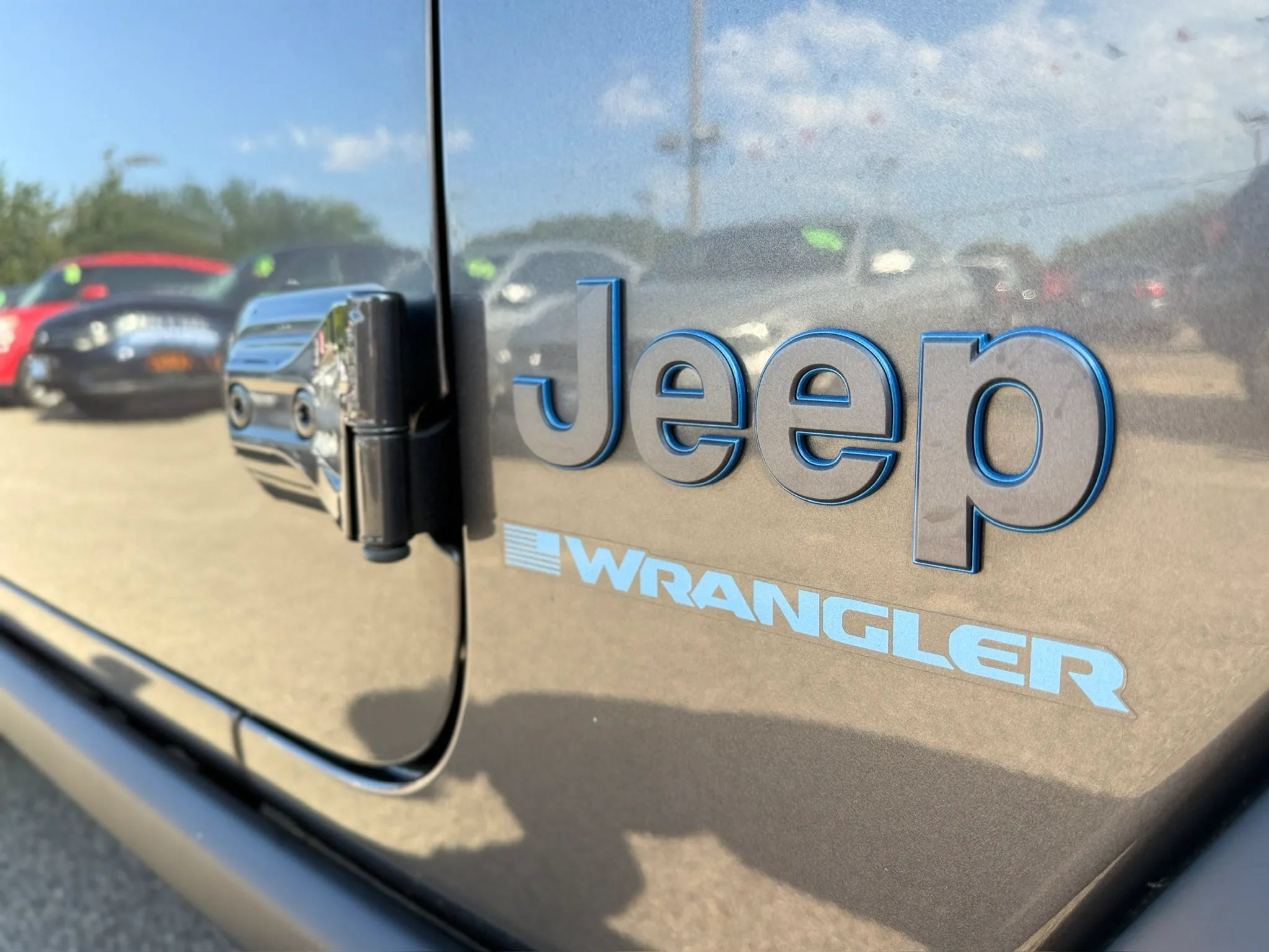 Used 2023 Jeep Wrangler Unlimited Rubicon 4xe w/ Cold Weather Group AWD/4WD image 25