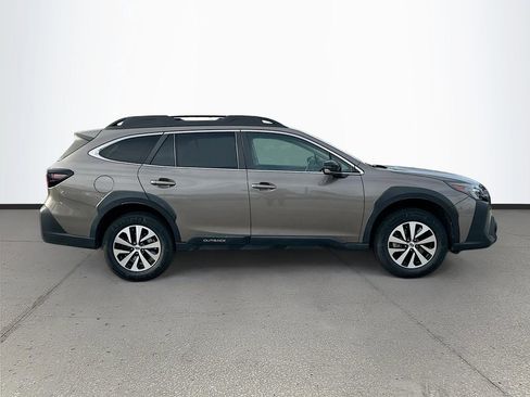 Used 2023 Subaru Outback Premium image 8