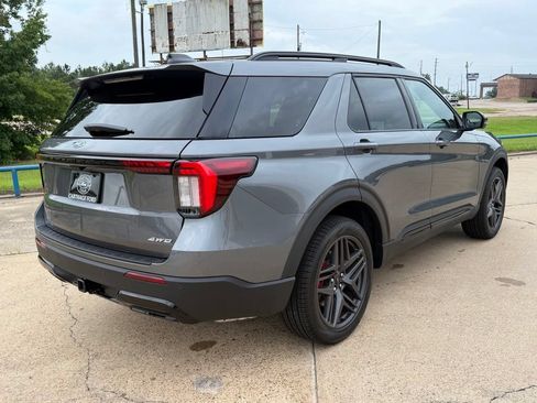 New 2026 Ford Explorer ST-Line w/ ST-Line Street Pack AWD/4WD image 4