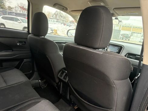 Used 2020 Mitsubishi Outlander ES image 16