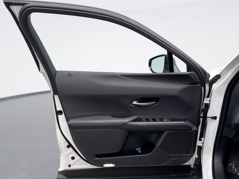 Used 2022 Lexus UX 200 image 9