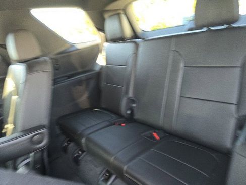 Used 2023 Chevrolet Traverse LT image 16