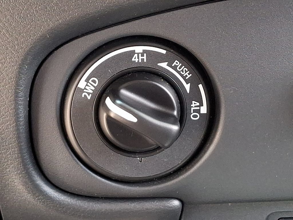 Used 2024 Nissan Frontier SV w/ Technology Package AWD/4WD image 23