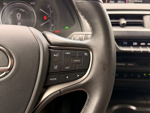 Used 2020 Lexus UX 250h w/ Premium Package AWD/4WD image 34