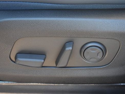 New 2026 Kia Carnival EX image 24