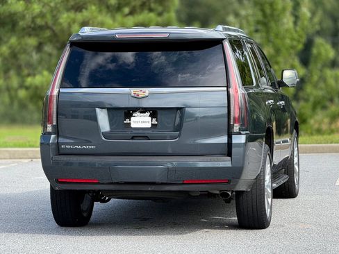 Used 2019 Cadillac Escalade Luxury AWD/4WD image 7
