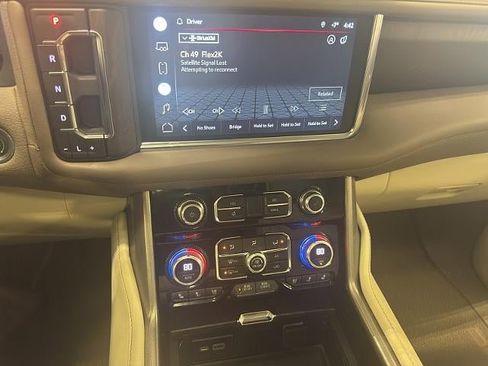 Used 2022 GMC Yukon Denali w/ Denali Premium Package AWD/4WD image 19