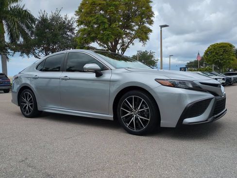 Used 2024 Toyota Camry SE FWD image 2